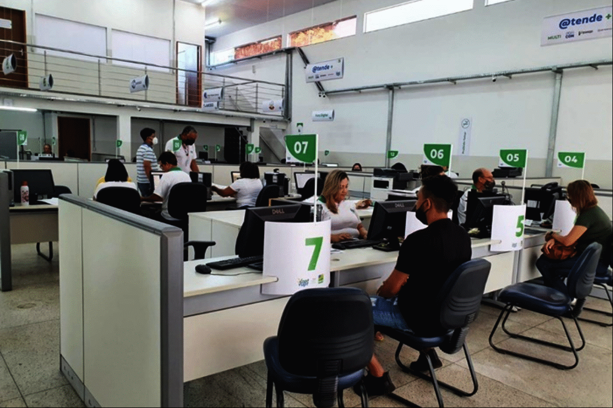 Modelo de agendamento prévio foi consolidado e o tempo médio de espera, desde a triagem, na chegada à unidade, até o atendimento no guichê, é inferior a cinco minutos (Fotos: Sead e Secom). Modelo de agendamento prévio foi consolidado e o tempo médio de espera, desde a triagem, na chegada à unidade, até o atendimento no guichê, é inferior a cinco minutos (Fotos: Sead e Secom).